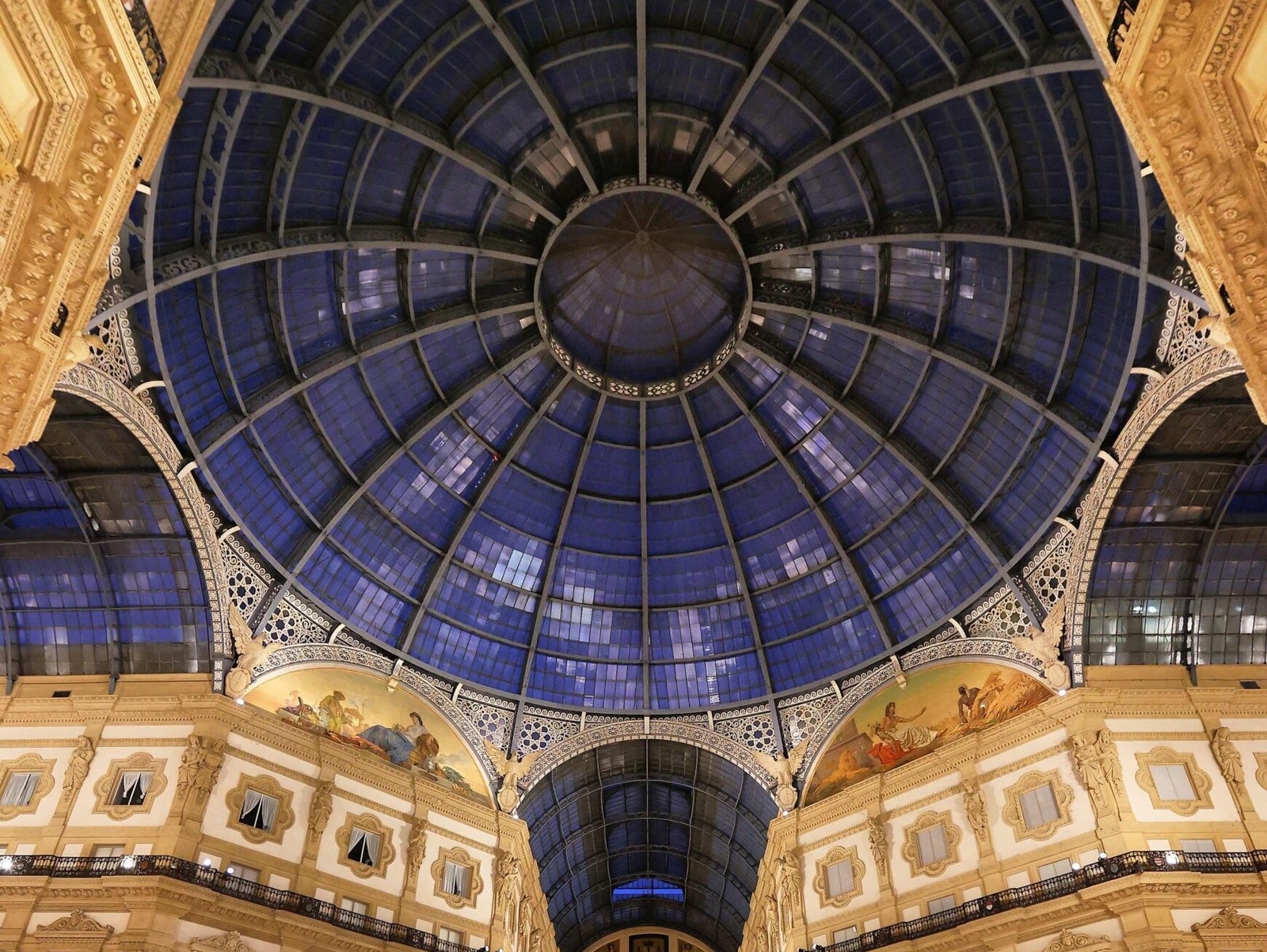 La cupola di vetro della Galleria Vittorio Emanuele II, Milano