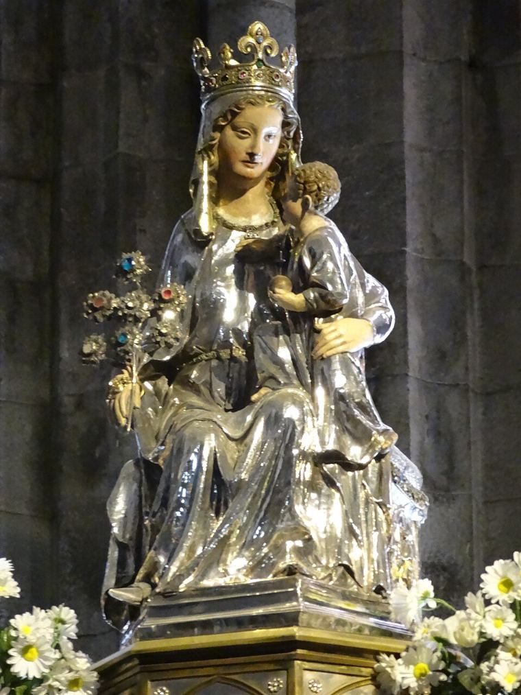 Statua in argento della Vergine di Roncisvalle con il Bambino